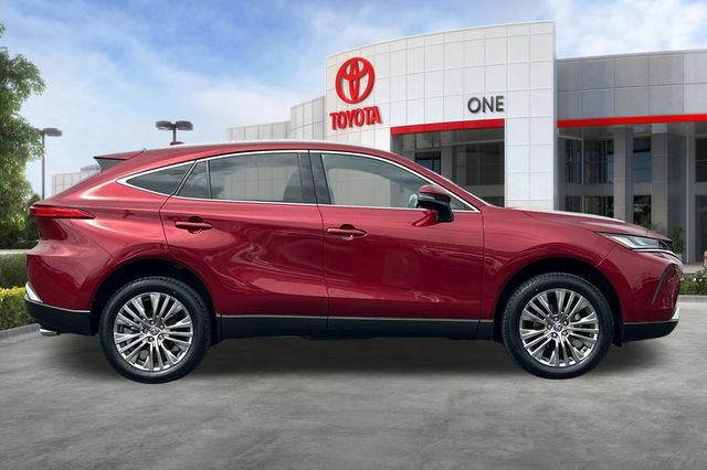 Used 2023 Toyota Venza XLE AWD/4WD image 3