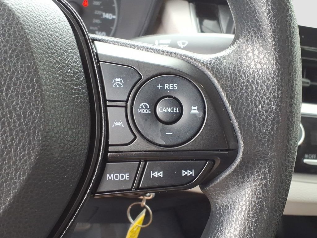 Used 2025 Toyota Corolla LE FWD image 21