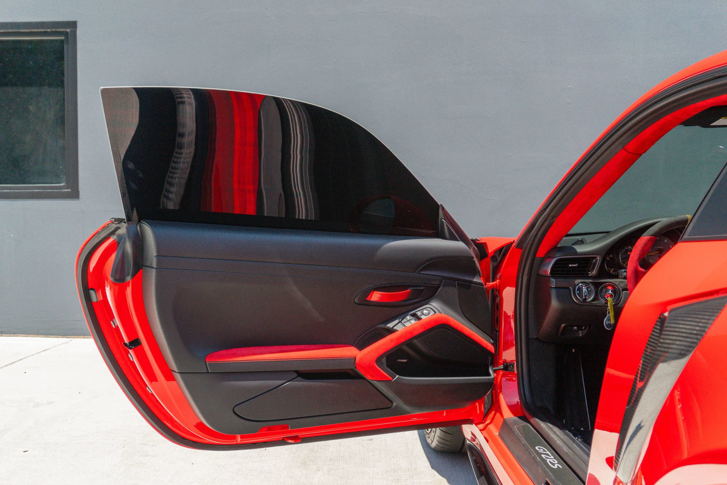 Used 2018 Porsche 911 GT2 RS RWD image 65