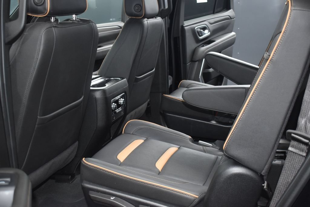 Used 2024 GMC Yukon AT4 w/ Technology Package AWD/4WD image 18
