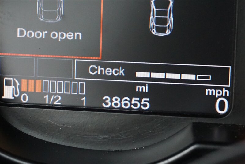 Used 2014 Ferrari California RWD image 4