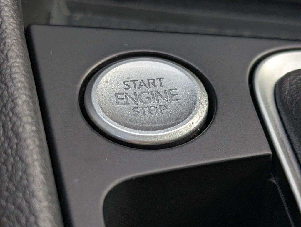 Used 2025 Volkswagen Jetta SE FWD image 29