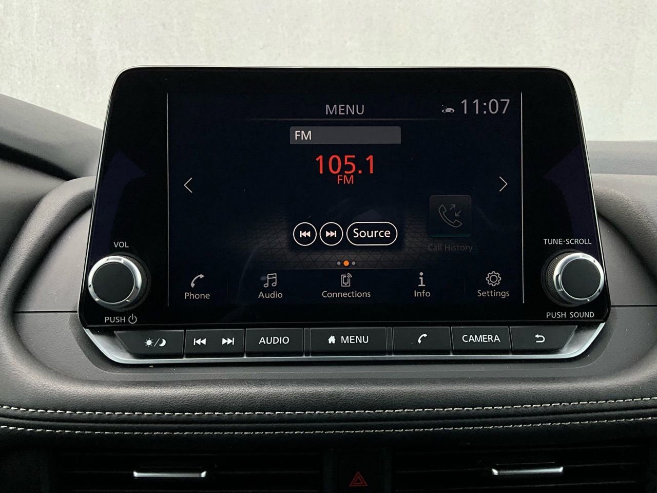 Used 2025 Nissan Rogue SV image 29