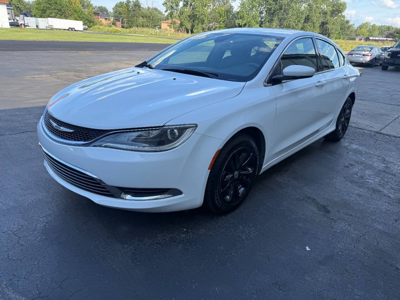 Used 2015 Chrysler 200 Limited FWD image 3