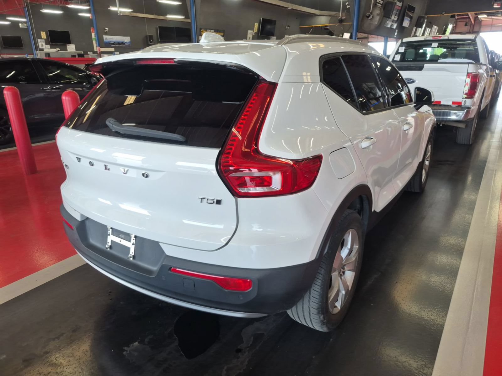 Used 2020 Volvo XC40 T5 Momentum AWD/4WD image 4