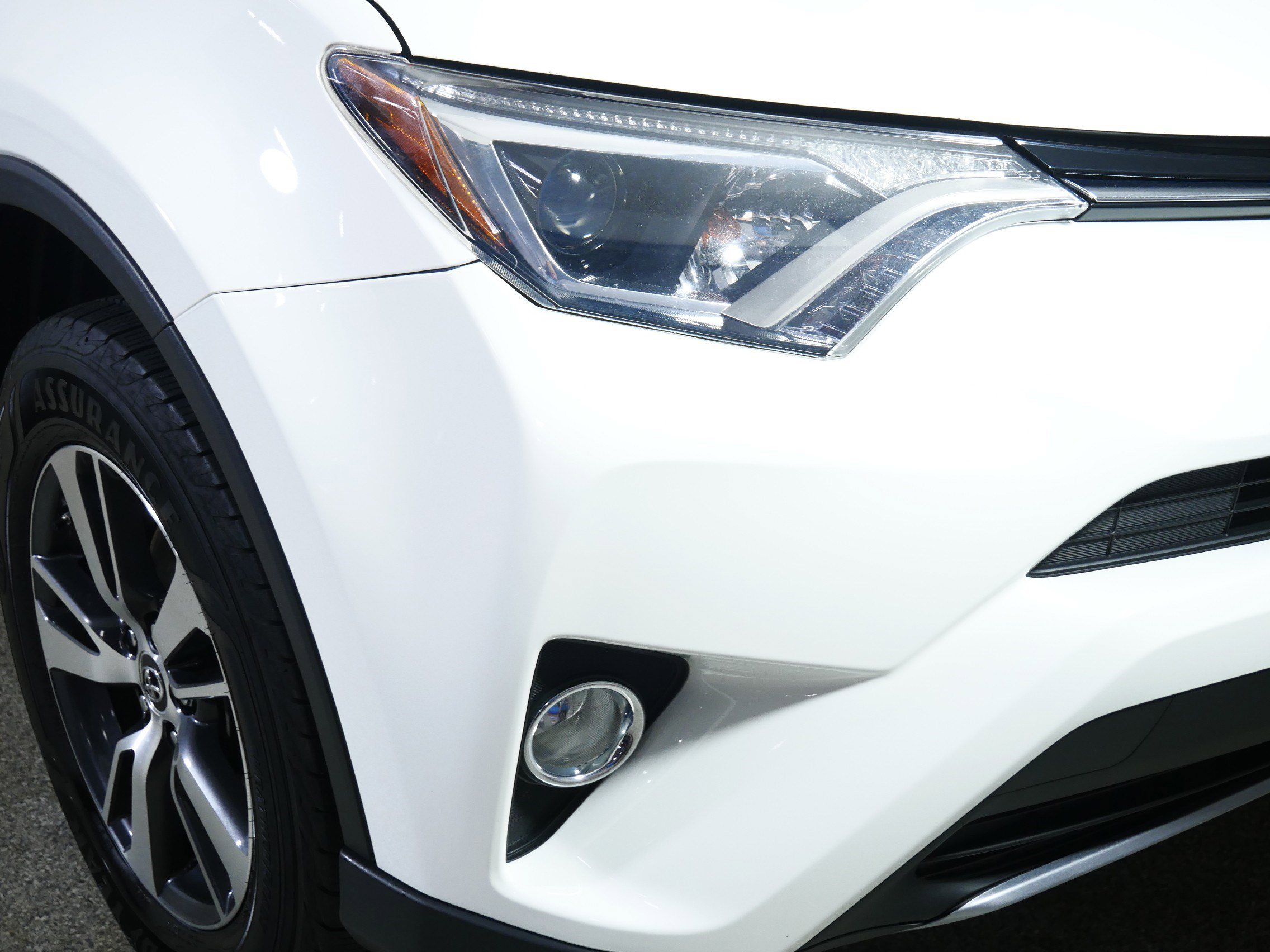 Used 2018 Toyota RAV4 XLE AWD/4WD image 16