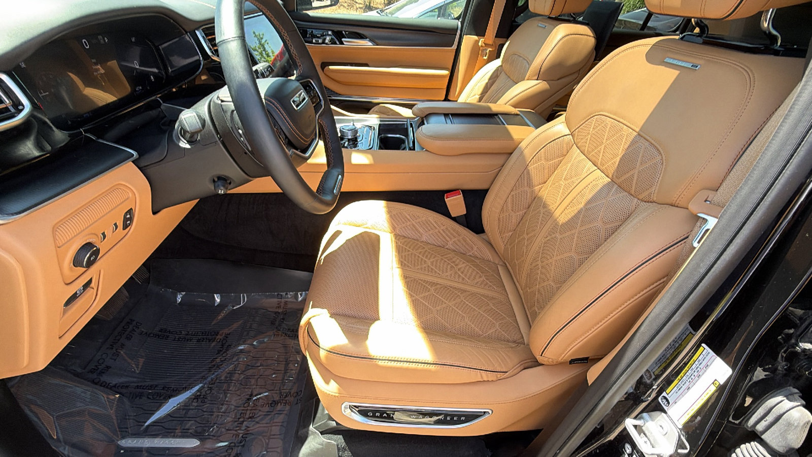 Used 2025 Jeep Grand Wagoneer Series III w/ Rear Seat Video Group 1 AWD/4WD image 16