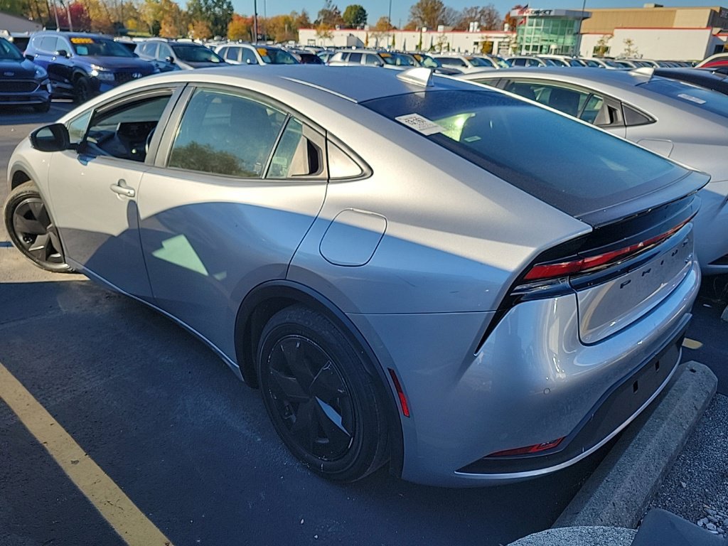 Used 2023 Toyota Prius LE FWD image 4