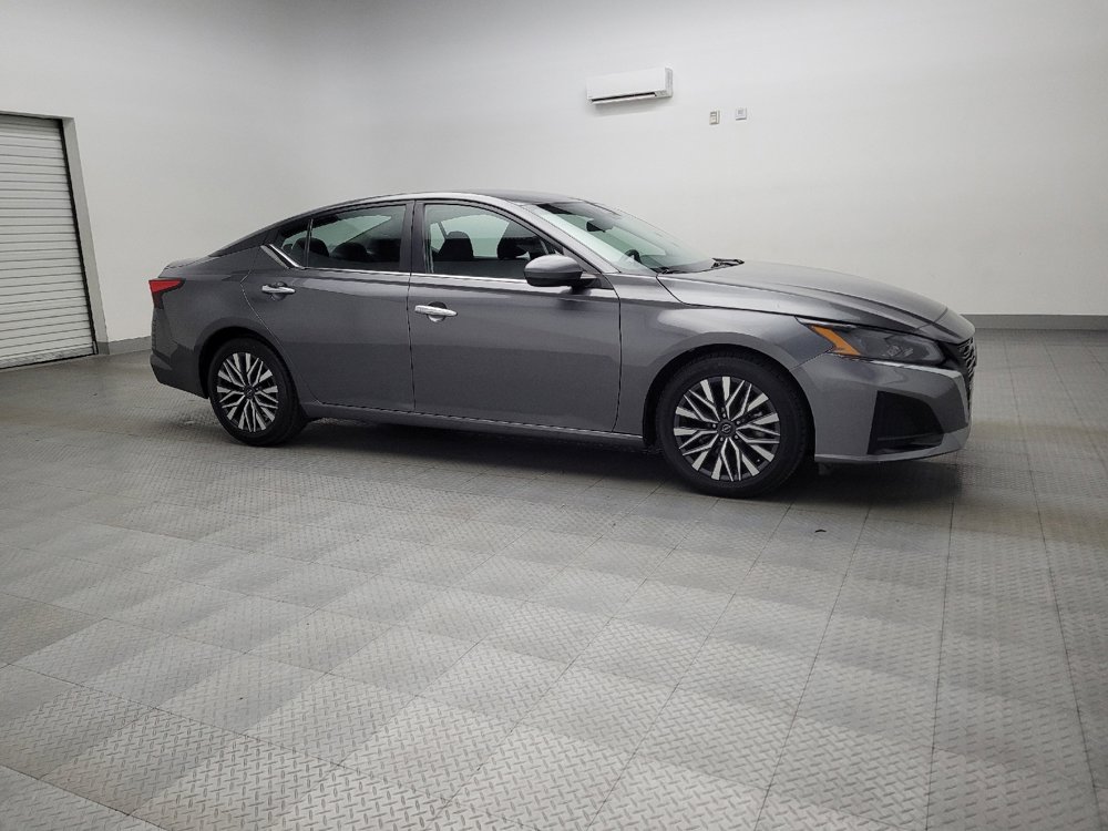 Used 2023 Nissan Altima 2.5 SV image 11