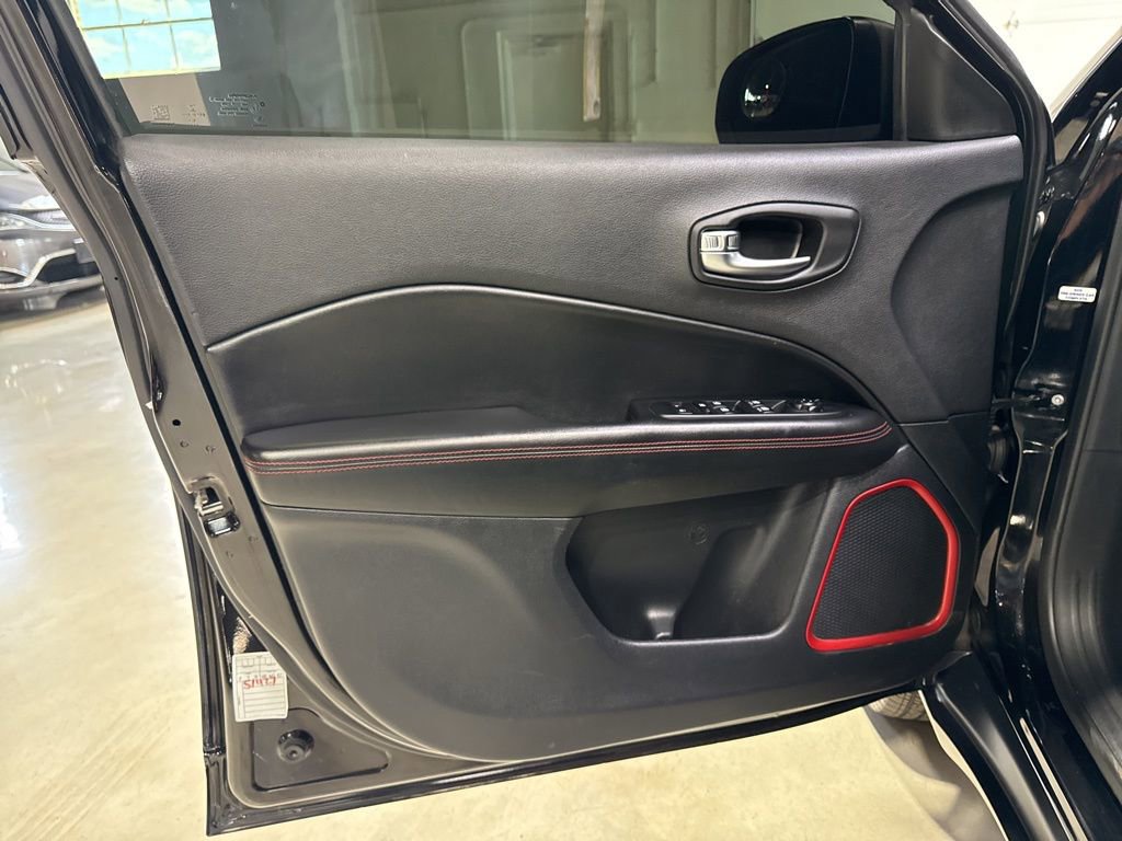 Used 2020 Jeep Compass Trailhawk AWD/4WD image 26