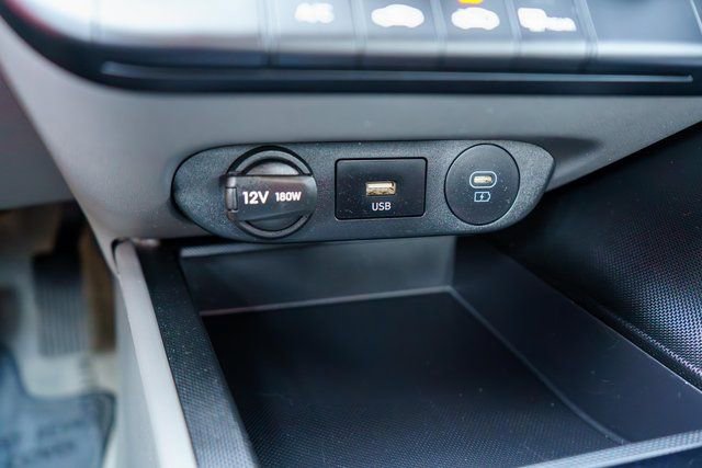Used 2024 Hyundai Elantra SE FWD image 27