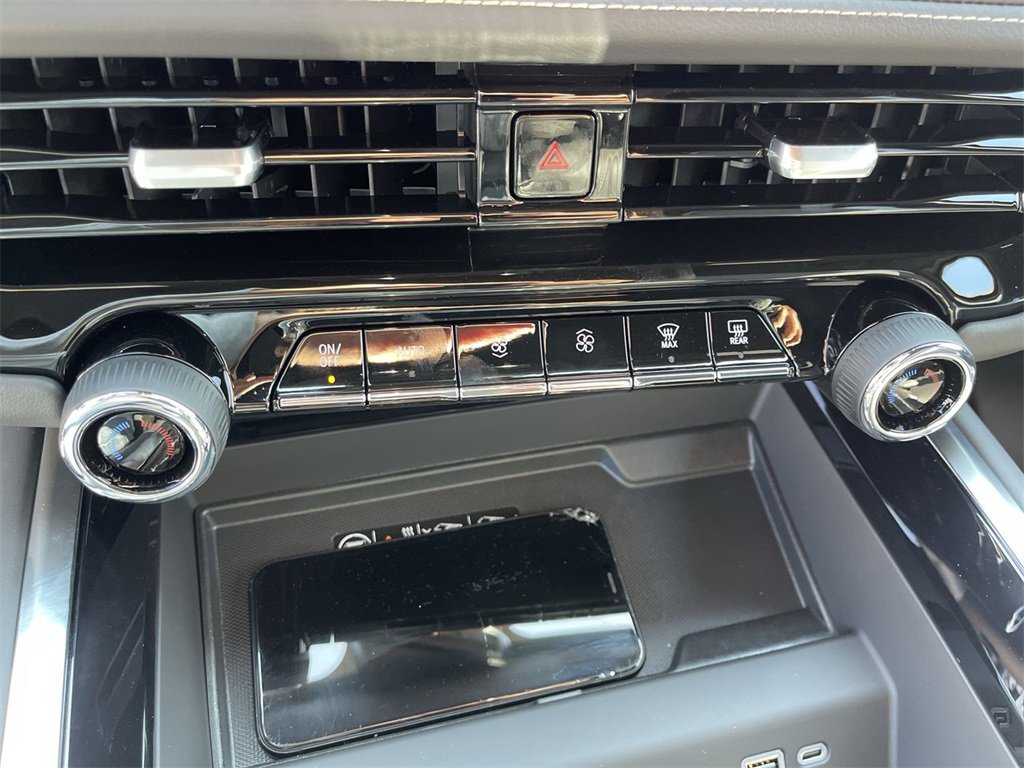 New 2025 Chevrolet Suburban Premier image 19