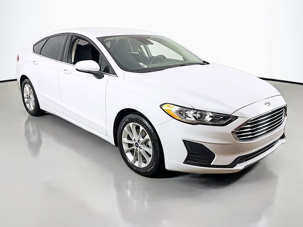 Used 2020 Ford Fusion SE image 2