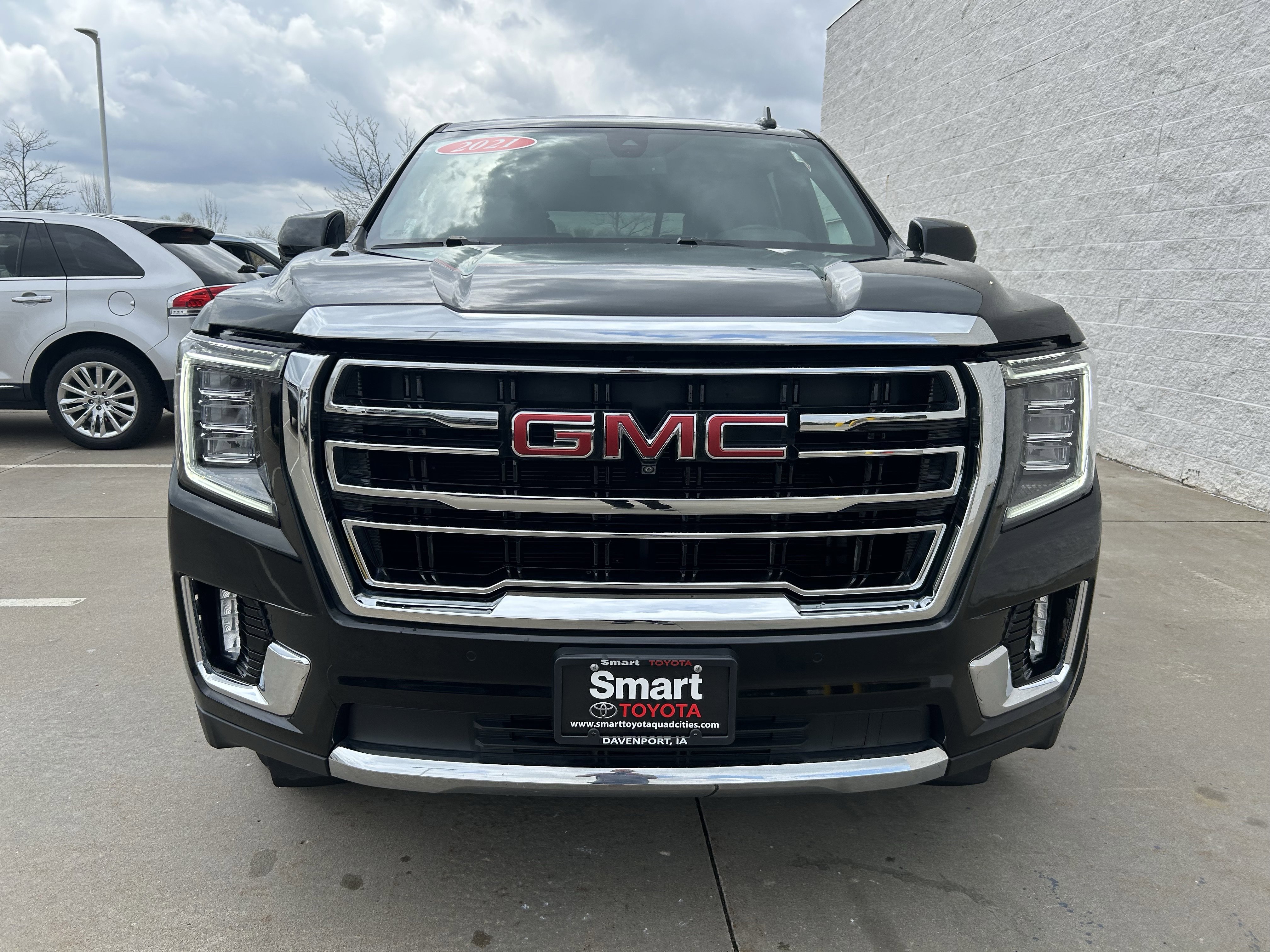 Used 2021 GMC Yukon SLT w/ SLT Premium Package AWD/4WD image 2