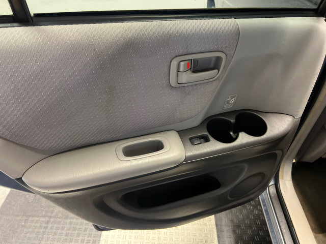 Used 2005 Toyota Highlander 2WD w/ Towing Prep Pkg image 11