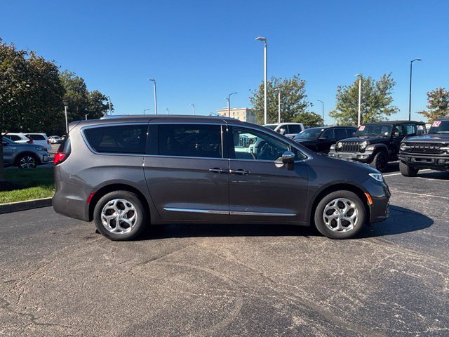 Used 2021 Chrysler Pacifica Limited w/ Premium & Safety Sphere Group AWD/4WD image 14