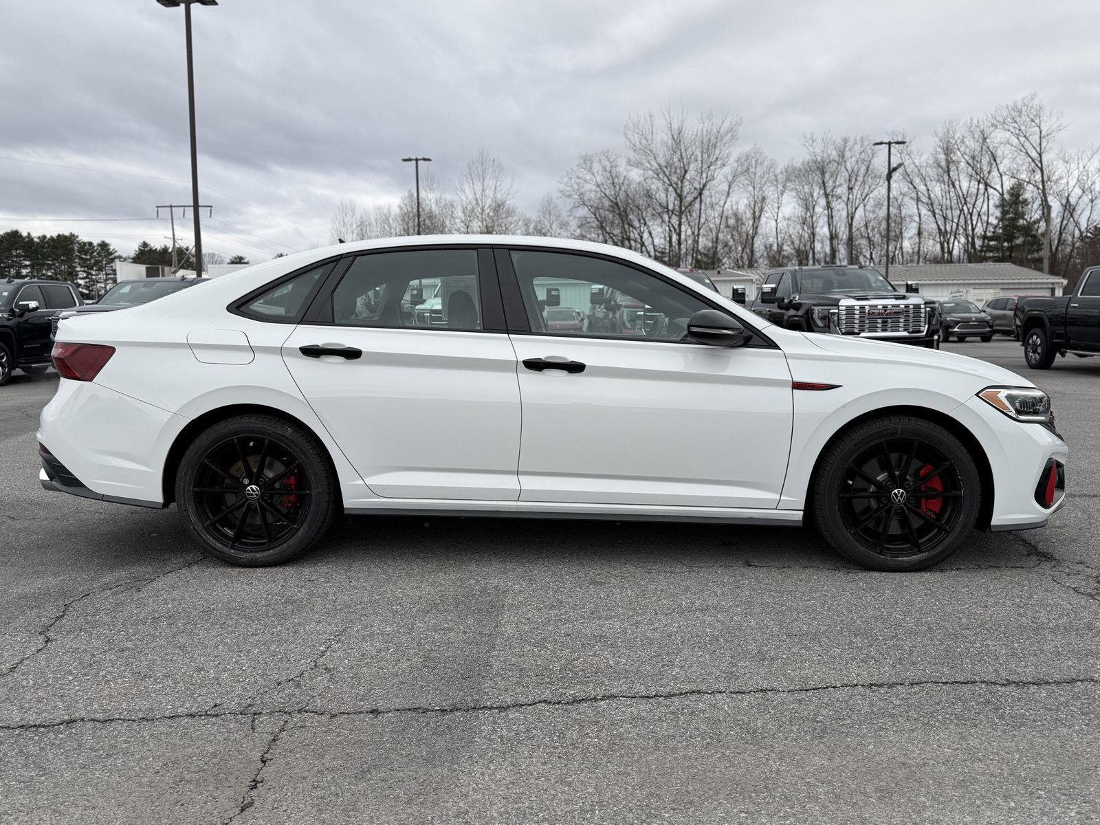 Used 2024 Volkswagen Jetta GLI 40th Anniversary Edition image 4