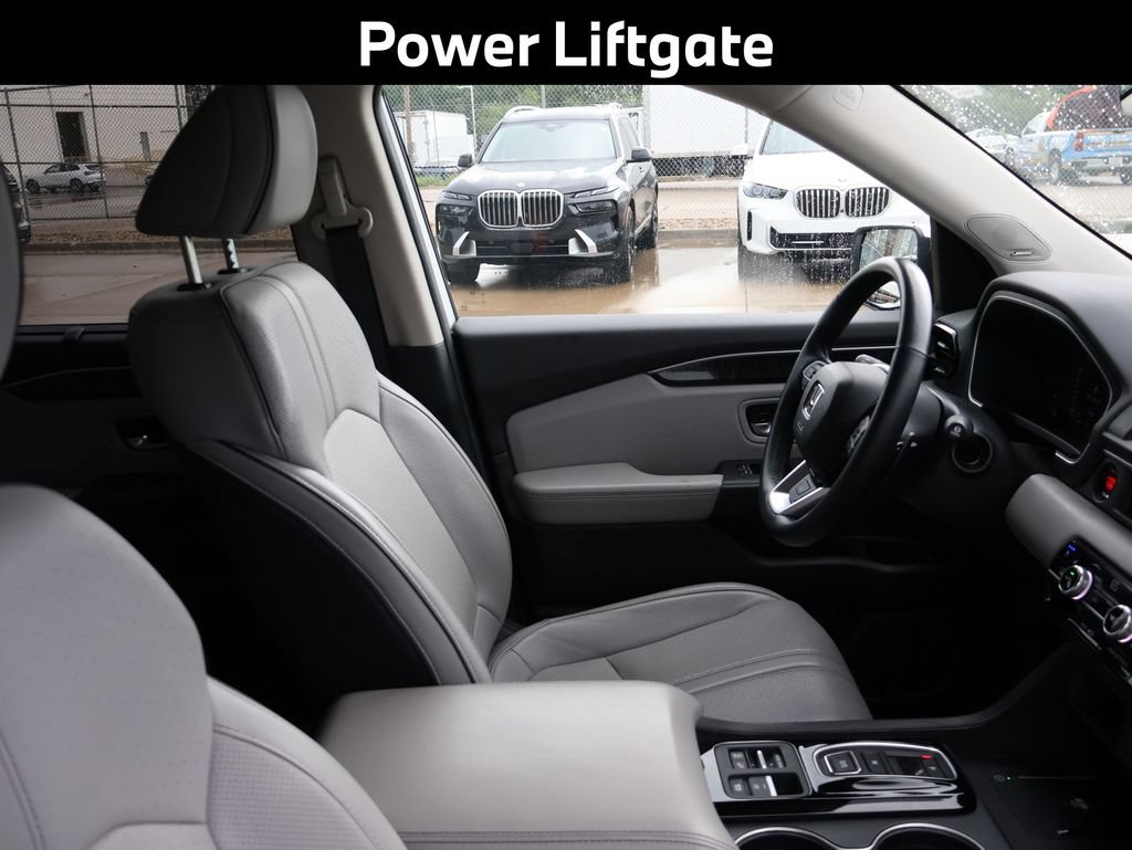 Used 2025 Honda Pilot Elite image 11