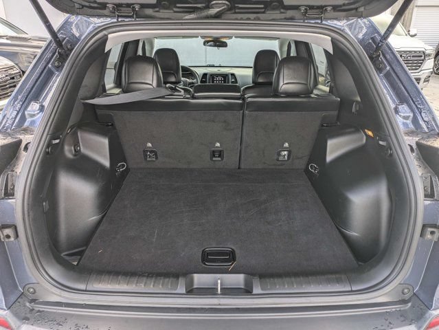 Used 2020 Jeep Cherokee Latitude Plus FWD image 12
