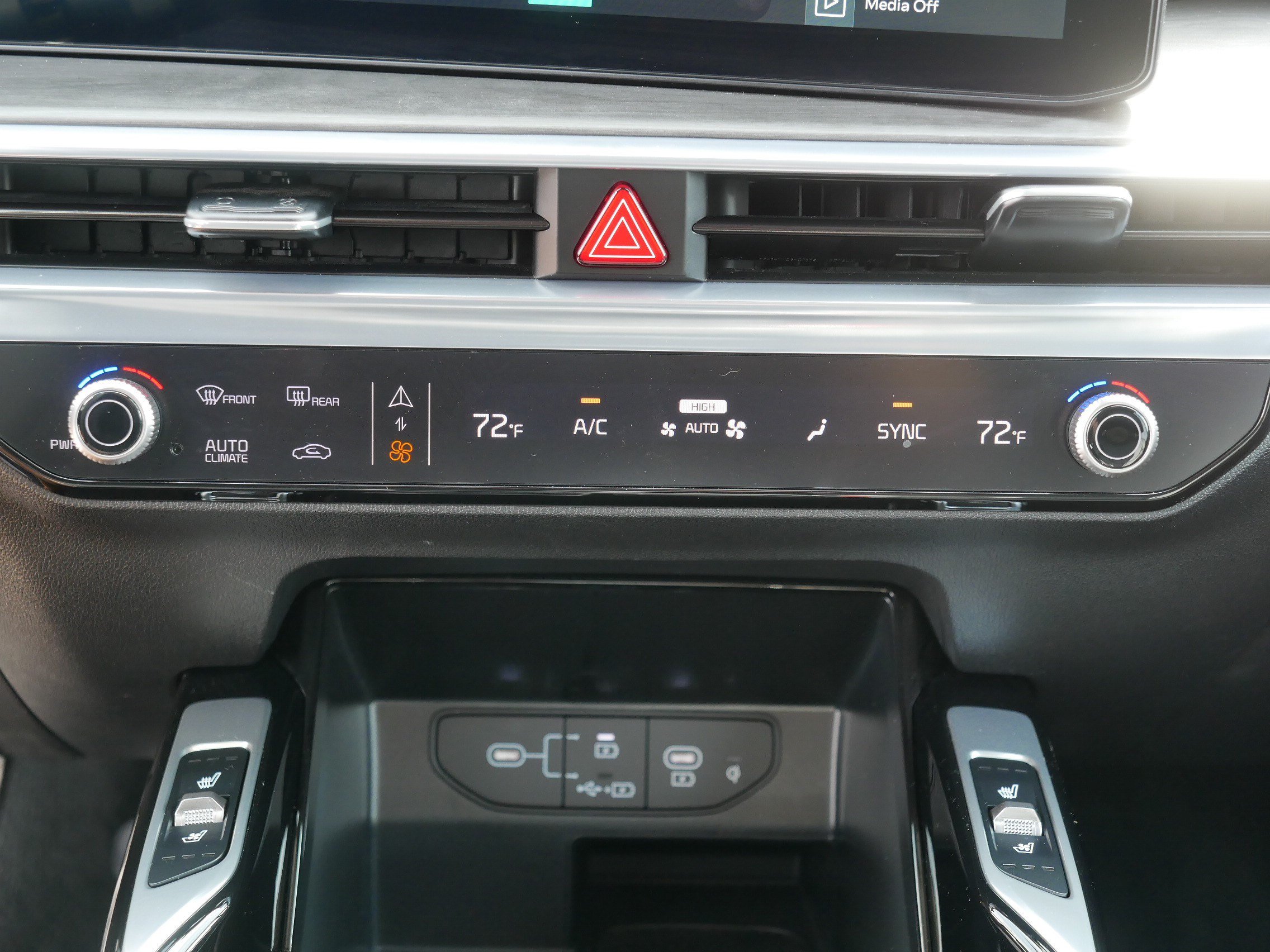 Used 2025 Kia Sorento SX AWD/4WD image 23