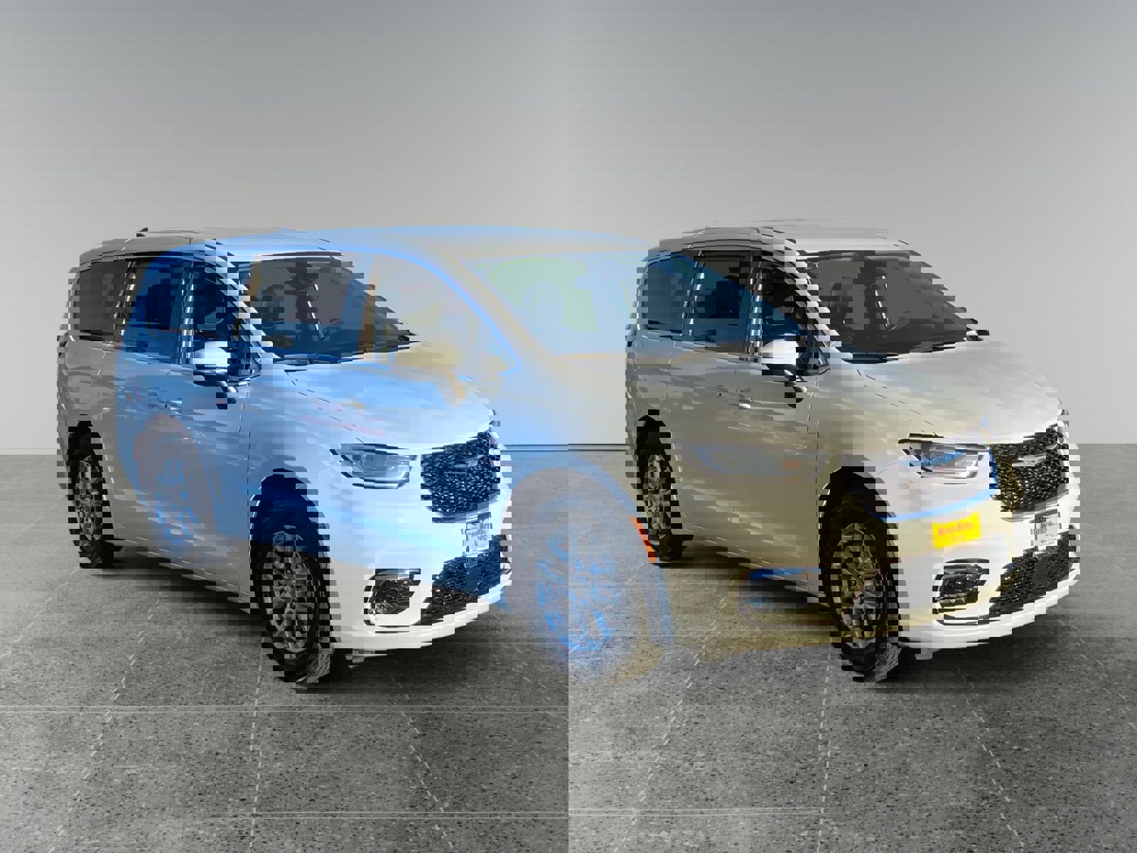 Used 2023 Chrysler Pacifica Touring-L image 7