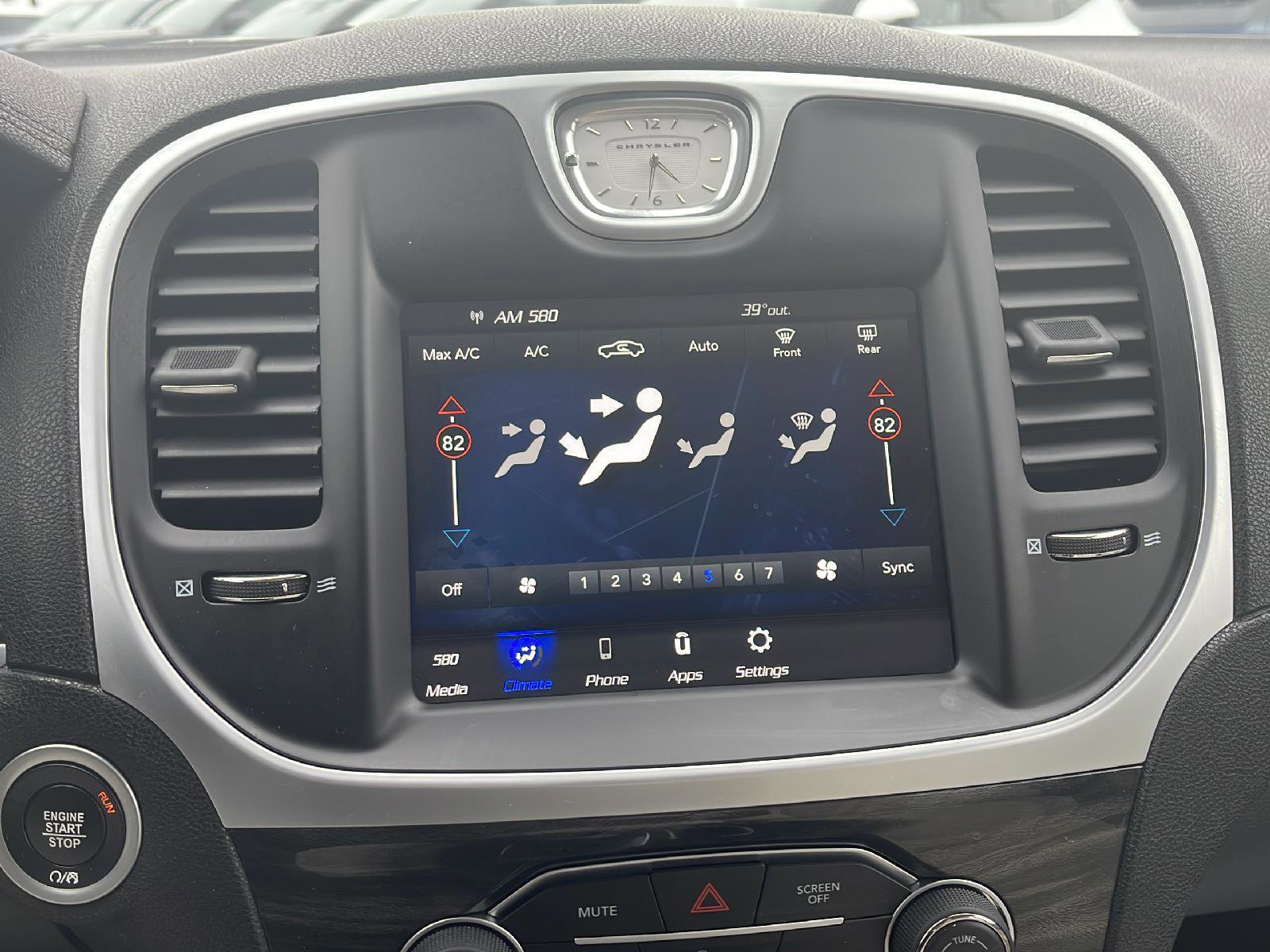 Used 2022 Chrysler 300 Touring w/ Sport Appearance Package image 15