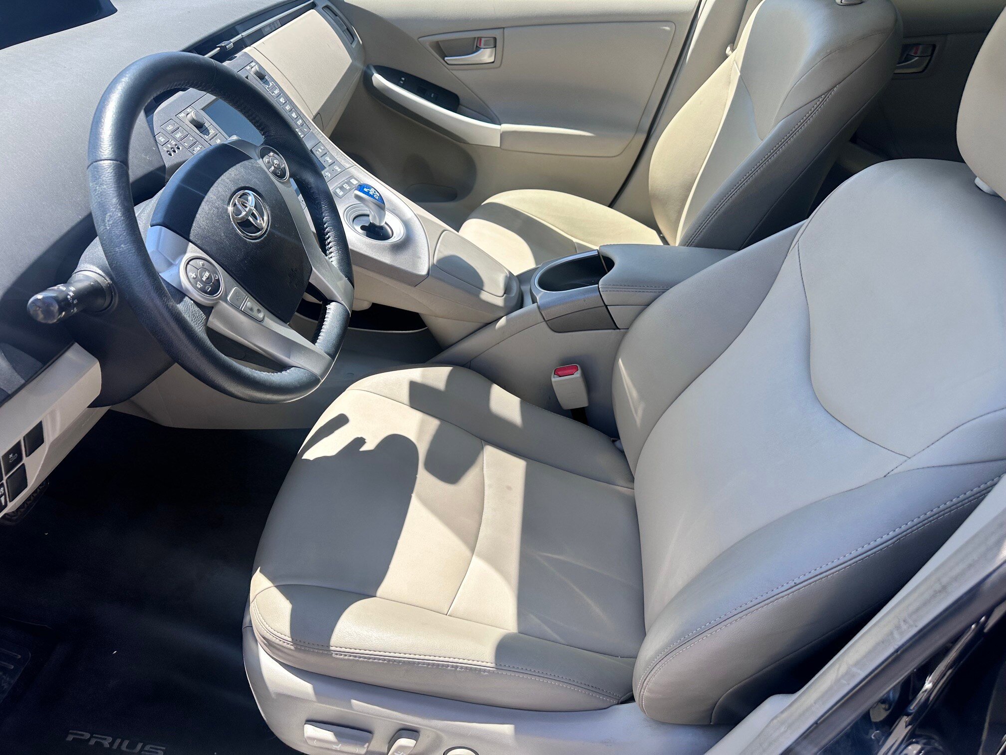 Used 2015 Toyota Prius Four w/ Deluxe Solar Roof Package FWD image 5