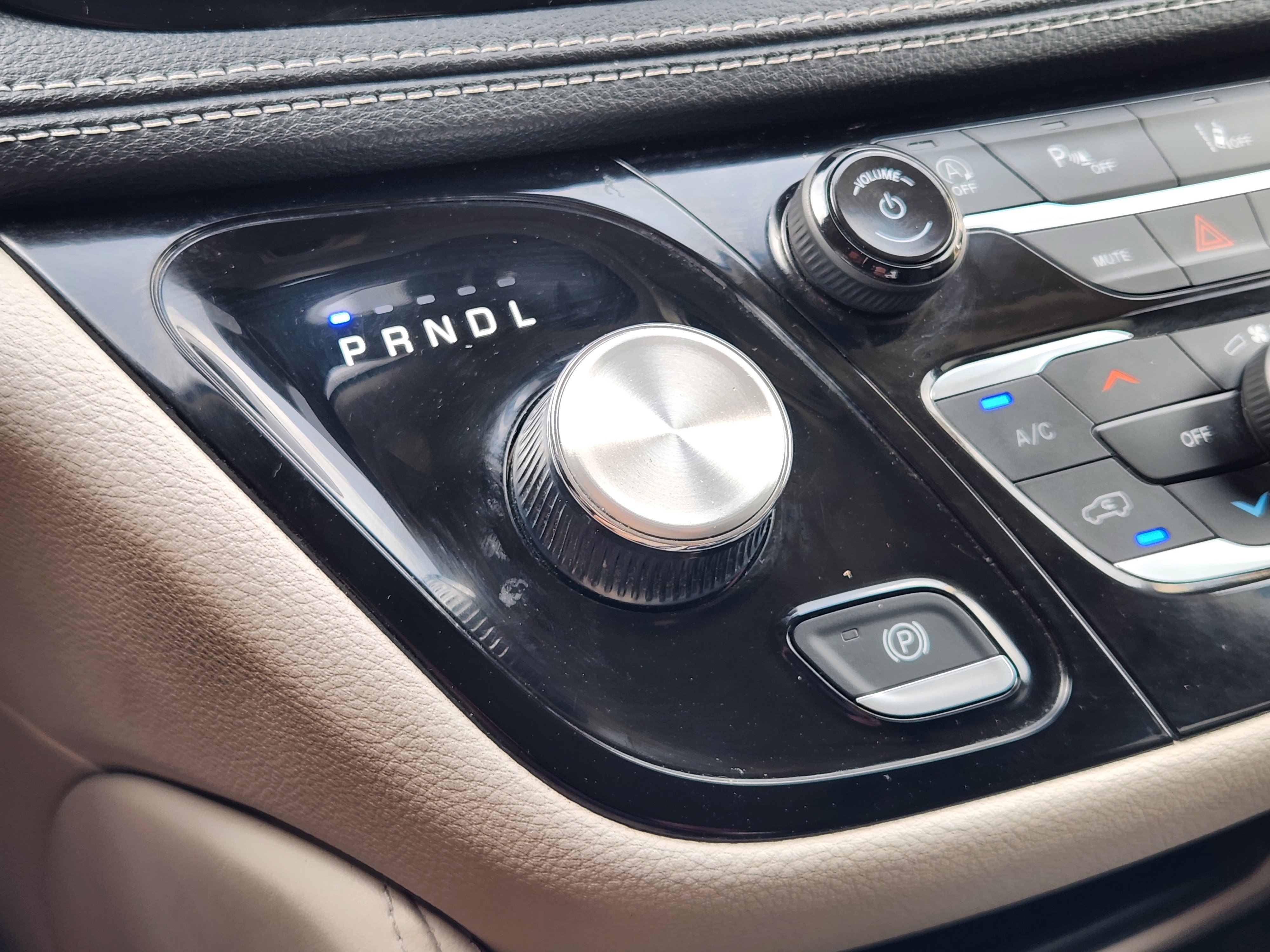 Used 2023 Chrysler Pacifica Limited FWD image 21