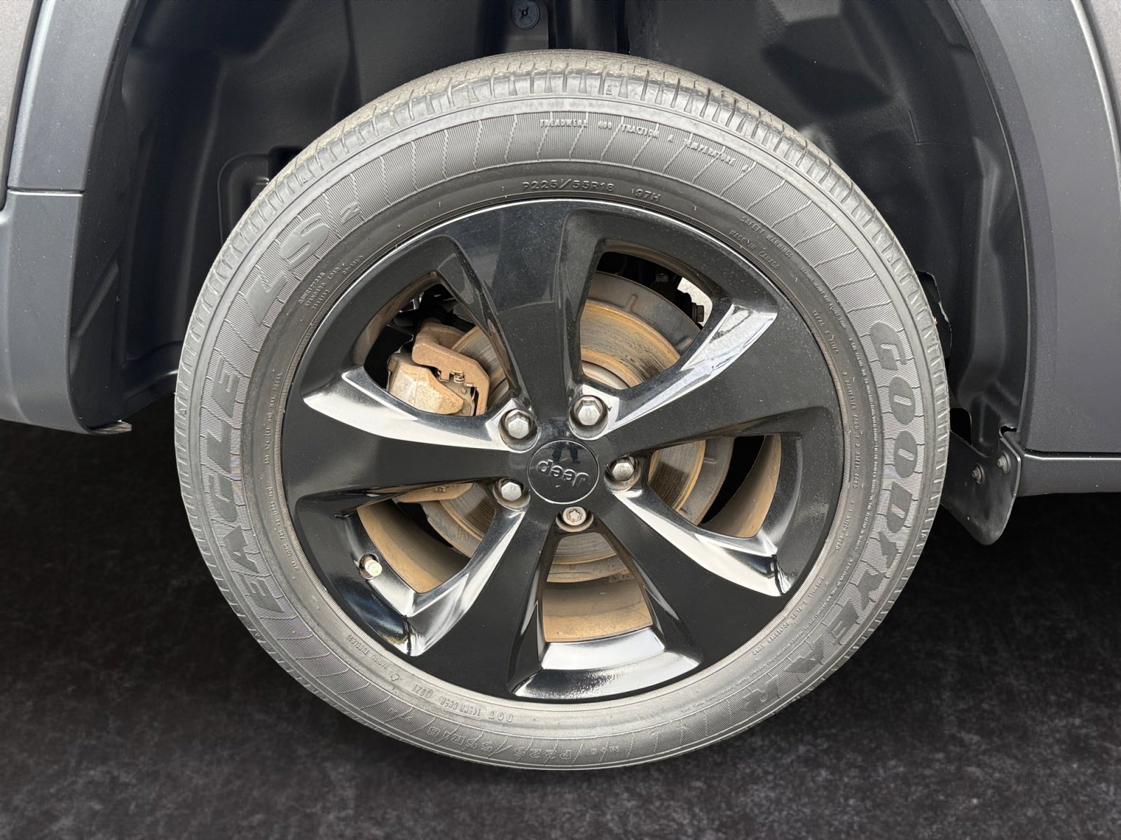 Used 2018 Jeep Cherokee Latitude w/ Altitude Package image 14