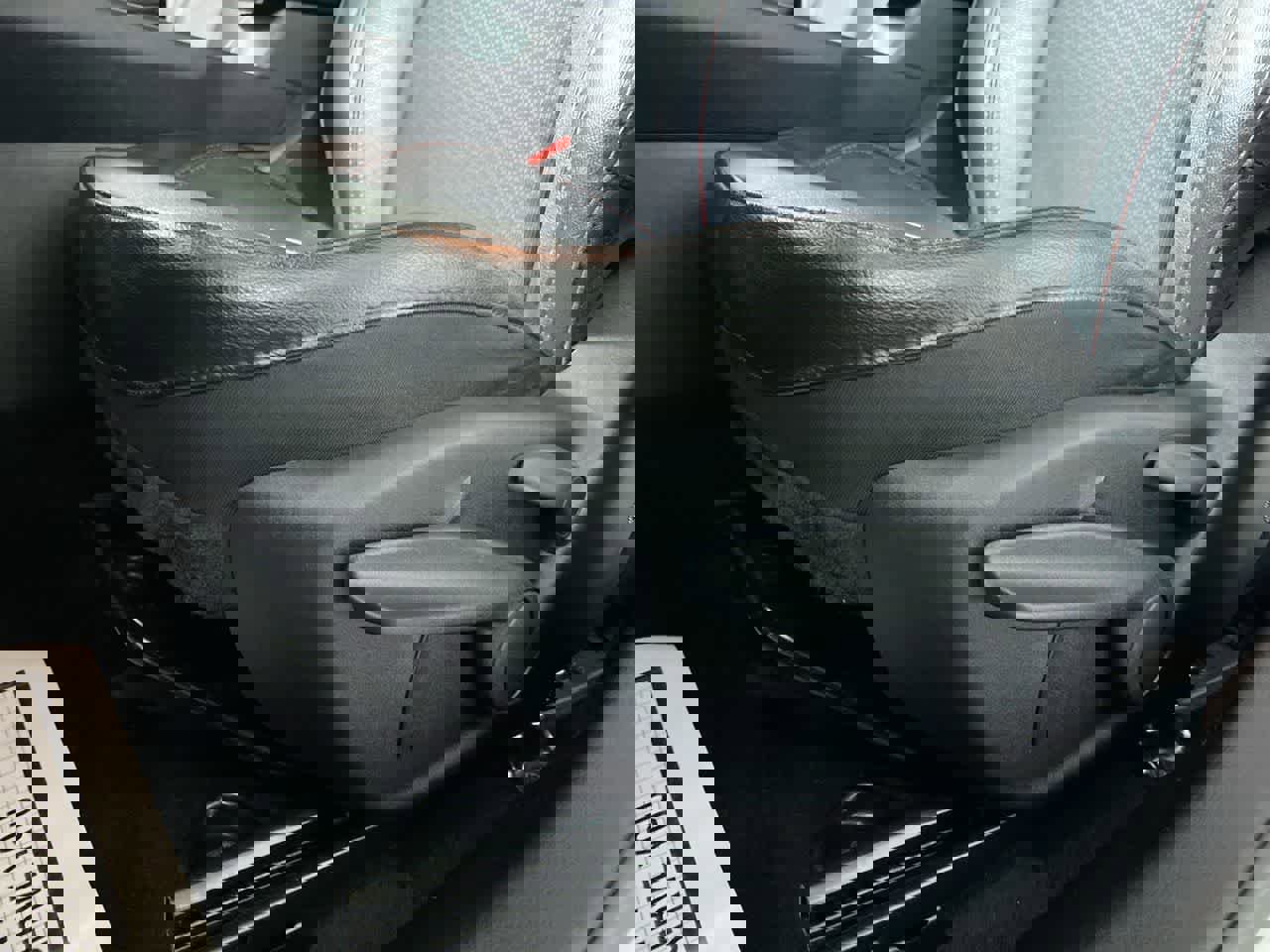 Used 2023 Jeep Compass Trailhawk image 20