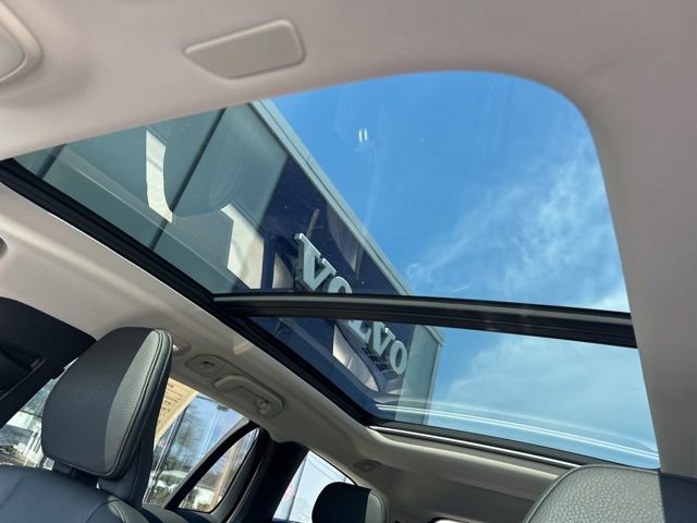 Certified 2025 Volvo V60 B5 Cross Country Plus image 27