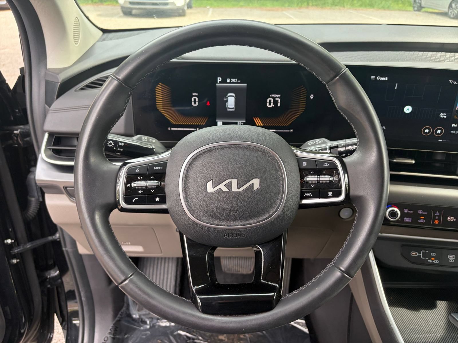 Used 2026 Kia Carnival FWD image 29