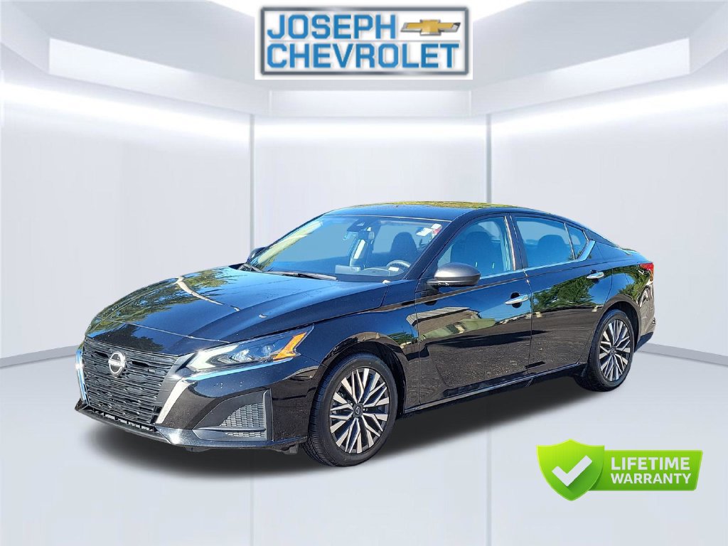 Used 2025 Nissan Altima 2.5 SV FWD image 2