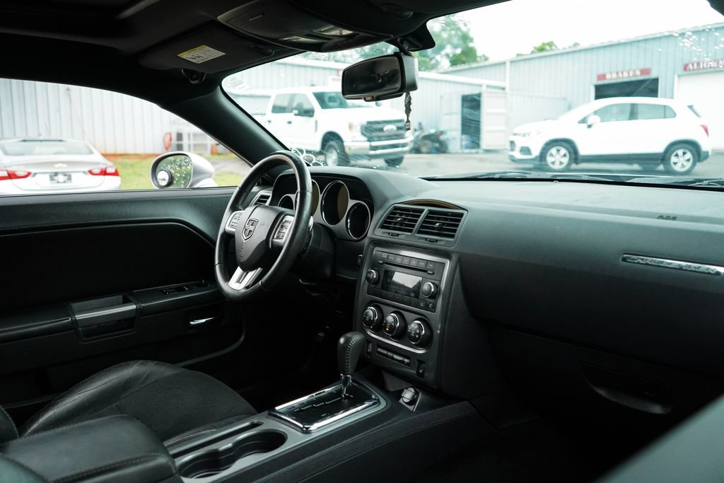 Used 2014 Dodge Challenger R/T RWD image 10