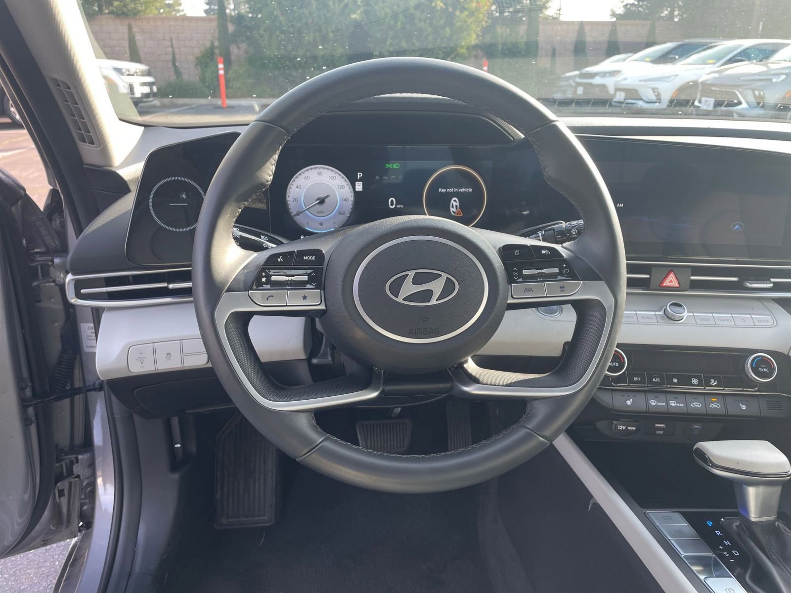 Used 2025 Hyundai Elantra Limited image 30