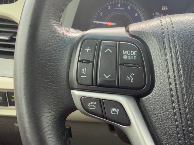 Used 2017 Toyota Sienna XLE Premium FWD image 17
