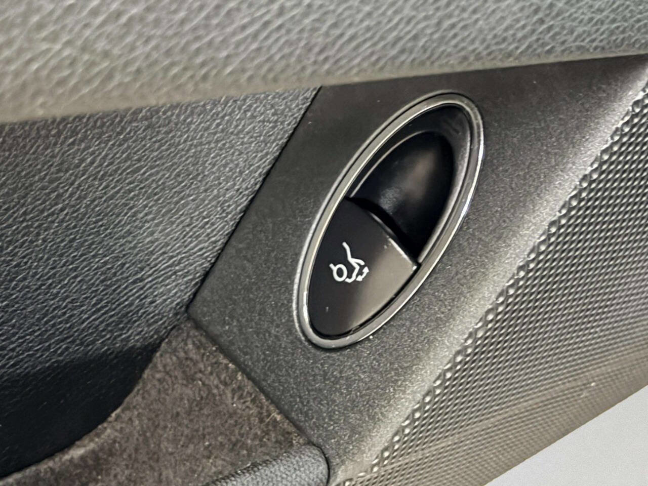 Used 2008 Mercedes-Benz E 63 AMG Sedan image 17