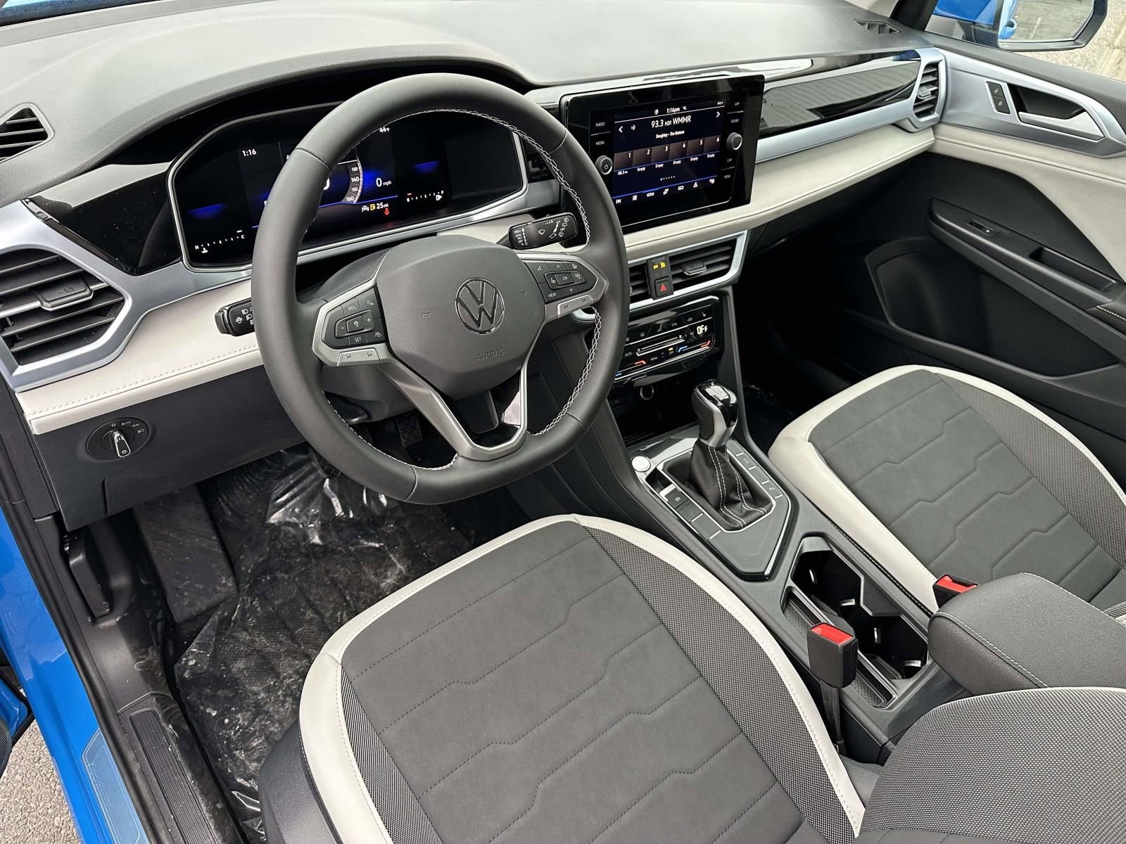 New 2026 Volkswagen Taos SE image 10