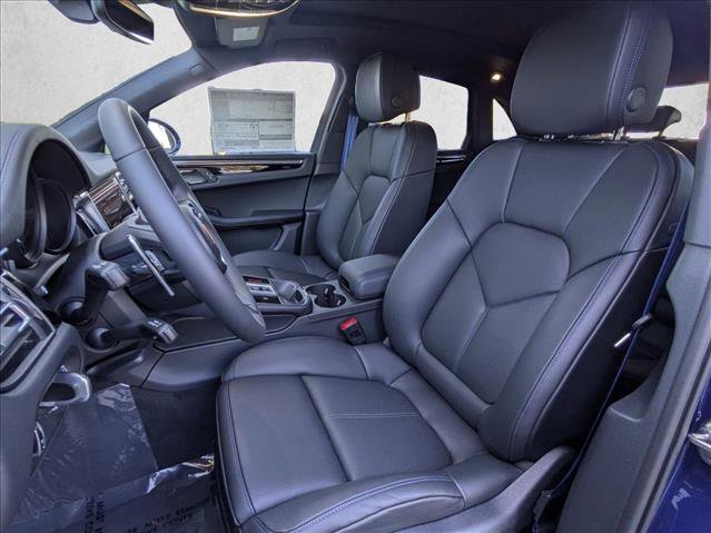 Certified 2025 Porsche Macan image 5