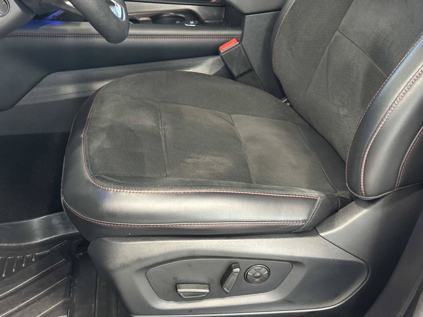 Used 2025 Ford Explorer ST RWD image 12