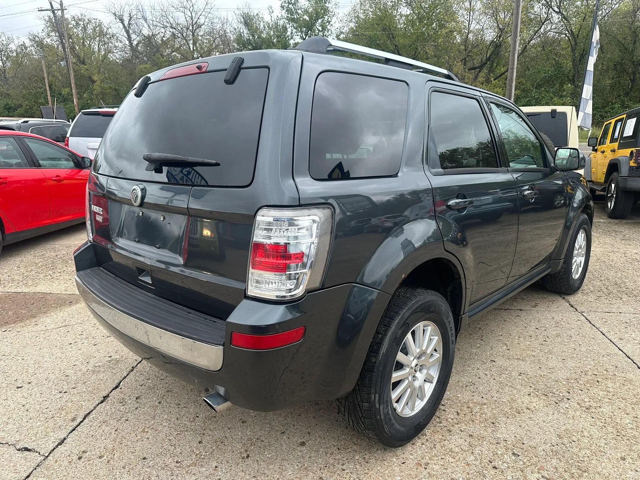 Used 2010 Mercury Mariner Premier AWD/4WD image 3
