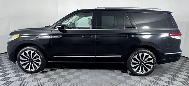 Used 2022 Lincoln Navigator Reserve image 5