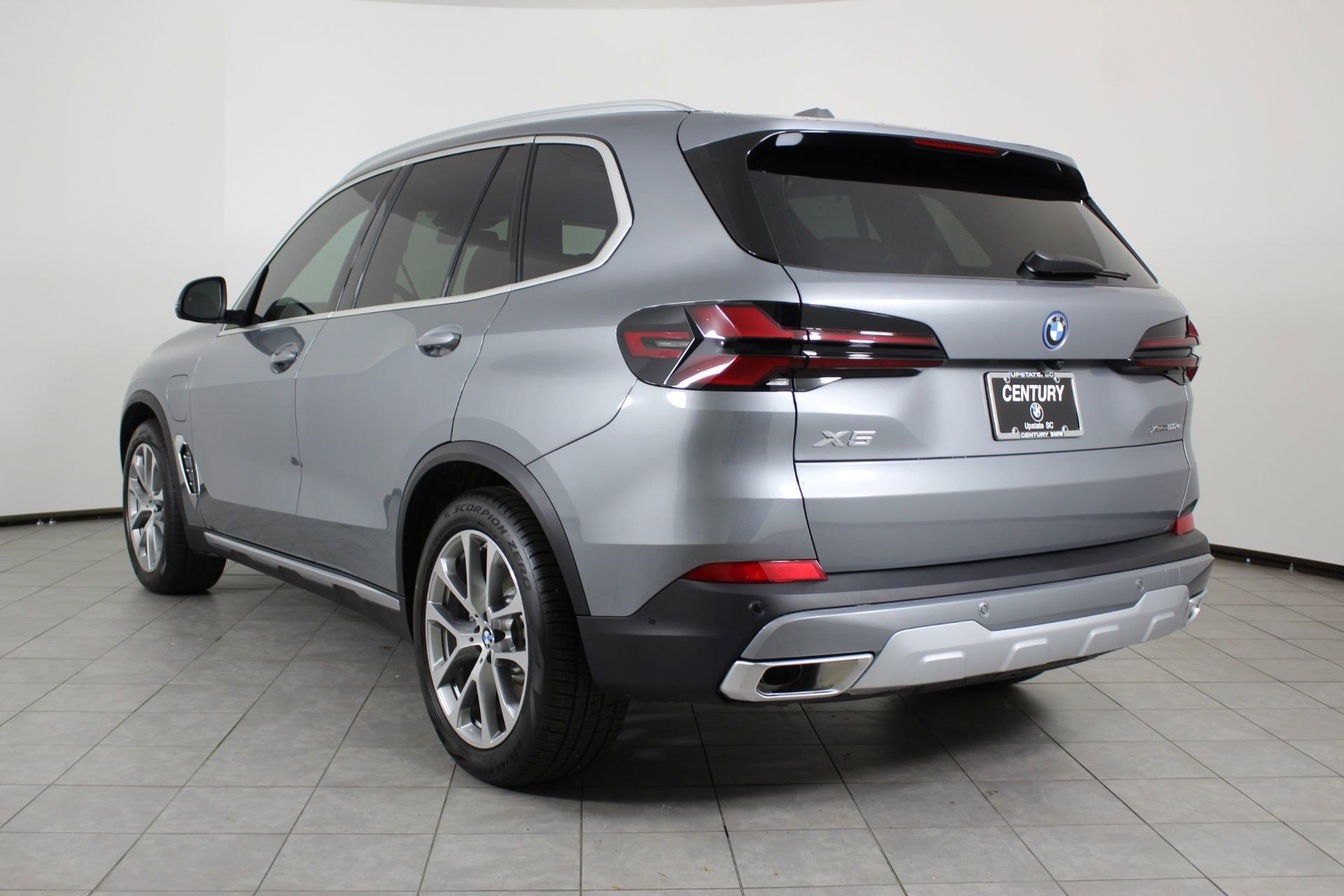 New 2026 BMW X5 xDrive50e w/ Executive Package AWD/4WD image 3