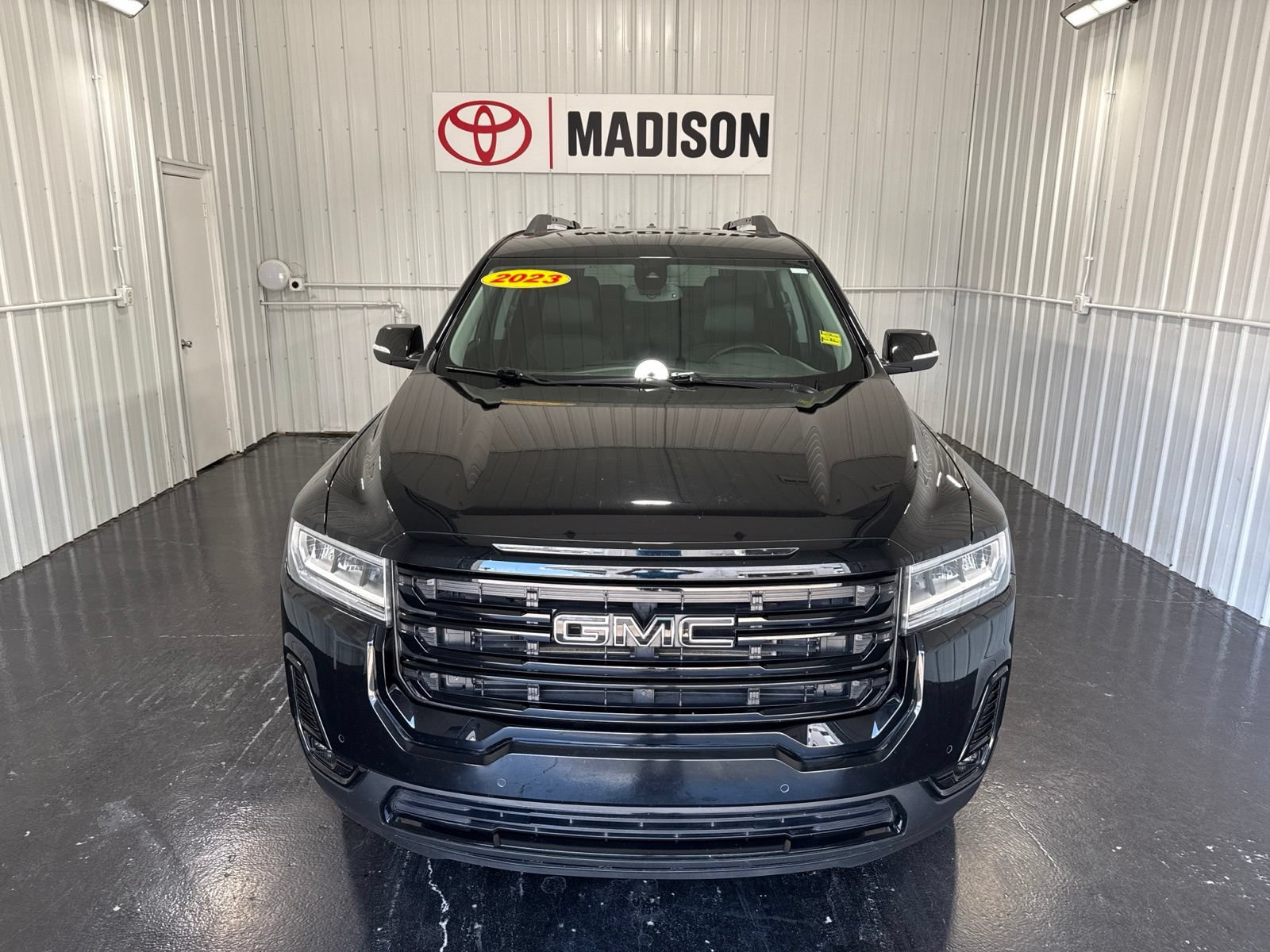 Used 2023 GMC Acadia SLT w/ Elevation Edition FWD image 5