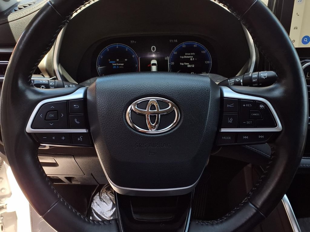 Used 2023 Toyota Highlander Limited FWD image 12