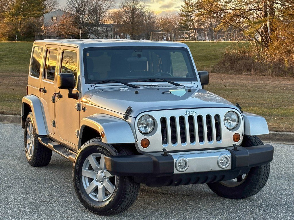 Used 2012 Jeep Wrangler Unlimited Sahara w/ Dual Top Group image 10