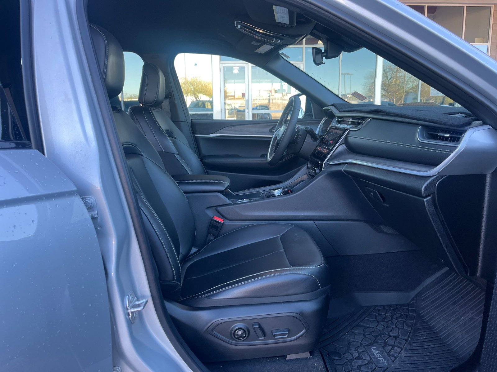 Used 2025 Jeep Grand Cherokee Limited w/ Trailer Tow Package image 19