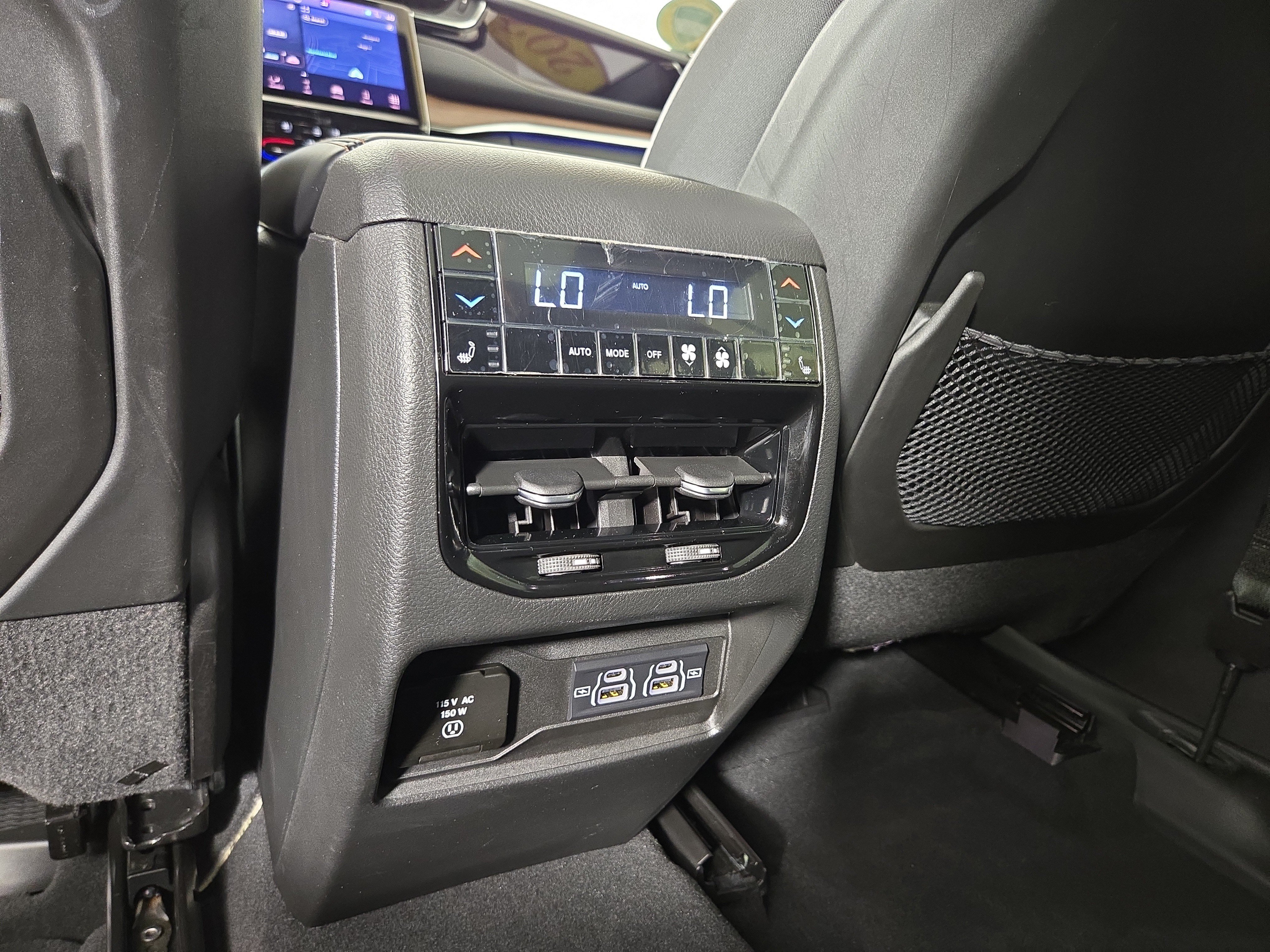 Used 2023 Jeep Grand Cherokee Summit w/ Luxury Tech Group V AWD/4WD image 34