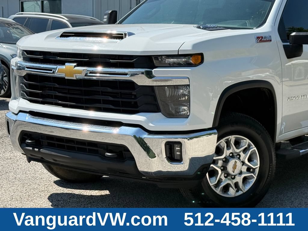 Used 2024 Chevrolet Silverado 2500 LT AWD/4WD image 2