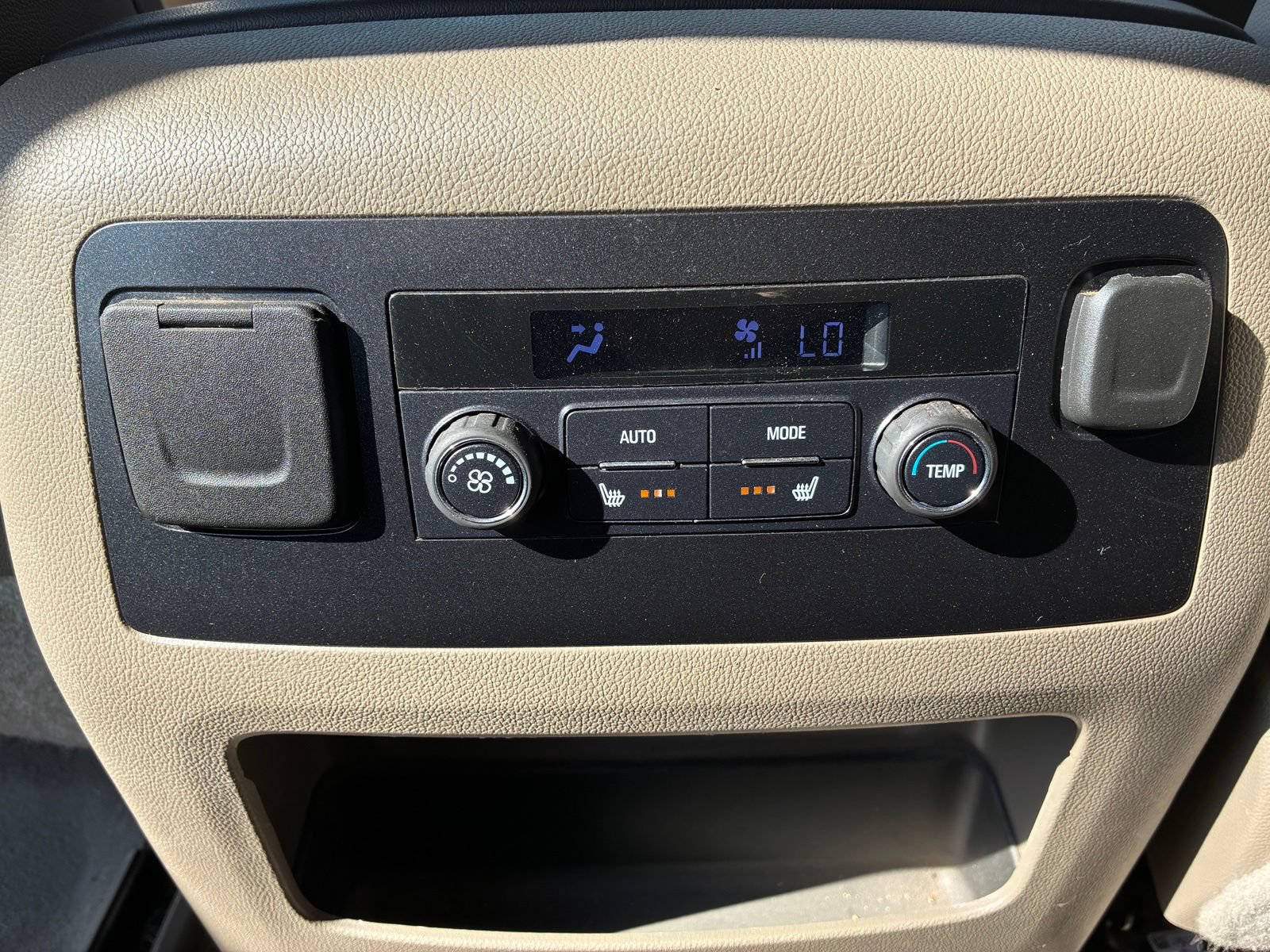 Used 2020 Chevrolet Tahoe LT w/ Luxury Package AWD/4WD image 4